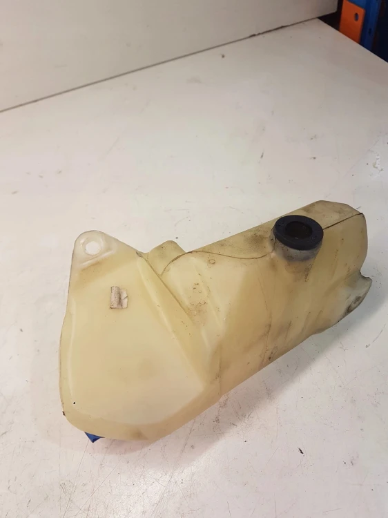WLEW PŁYNU DO SPRYSKIWACZY AUDI A4 B7 8E0955453AQ