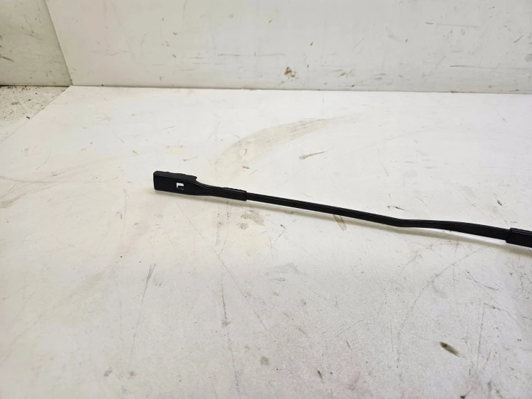 RAMIĘ WYCIERACZKI PRAWE AUDI Q3 F3 83B955408A
