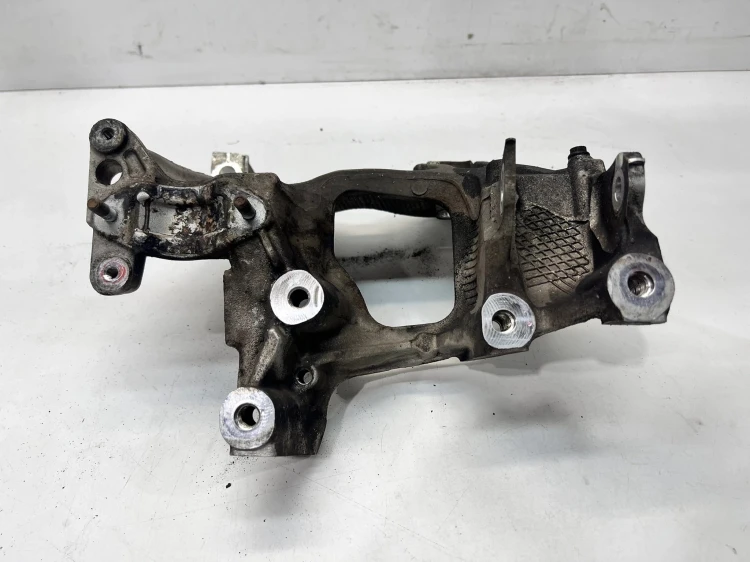 ŁAPA MOCOWANIE SILNIKA AUDI A4 B9 2.0 TDI 8W0399295E