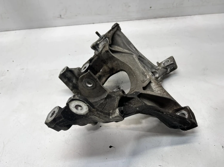 ŁAPA MOCOWANIE SILNIKA AUDI A4 B9 2.0 TDI 8W0399295E