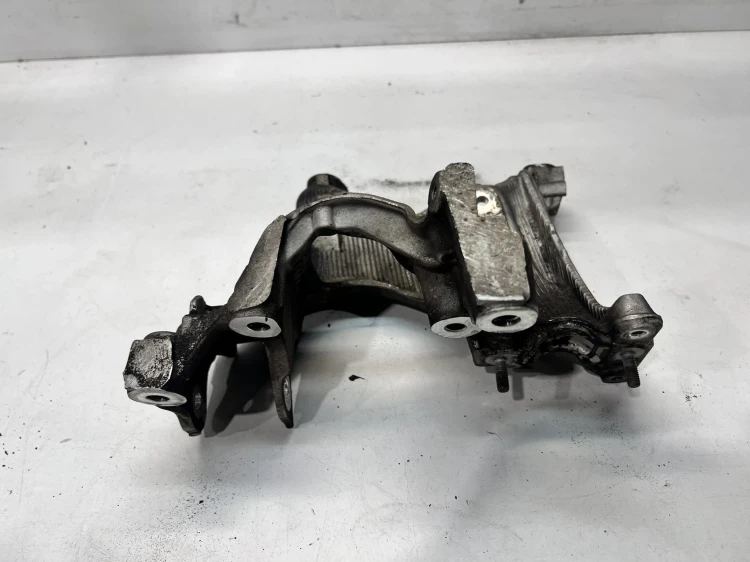 ŁAPA MOCOWANIE SILNIKA AUDI A4 B9 2.0 TDI 8W0399295E