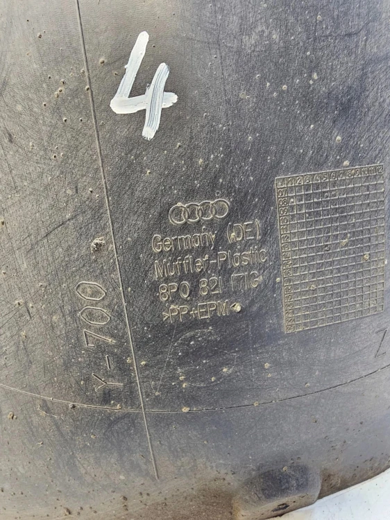 NADKOLE LEWY PRZÓD AUDI A3 8P 8P0821171G