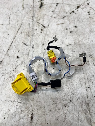 WIĄZKA PODUSZKI AIRBAG POD MULTIFUNKCJĘ AUDI A3 8Y 82A971589A