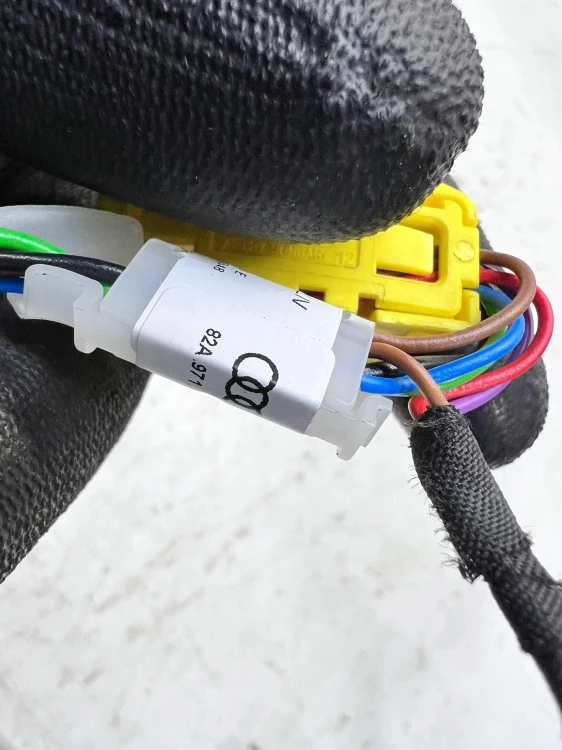 WIĄZKA PODUSZKI AIRBAG POD MULTIFUNKCJĘ AUDI A3 8Y 82A971589A