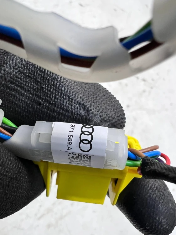 WIĄZKA PODUSZKI AIRBAG POD MULTIFUNKCJĘ AUDI A3 8Y 82A971589A