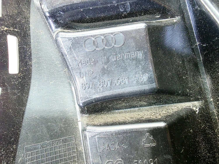 KRATKA ATRAPA ZAŚLEPKA ZDERZAKA LEWA AUDI Q4 E-TRON 89A807681 9B9