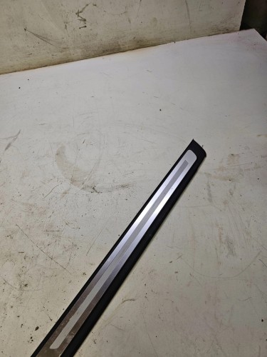 LISTWA PROGOWA PRAWY PRZÓD AUDI A6 C8 4K0853374