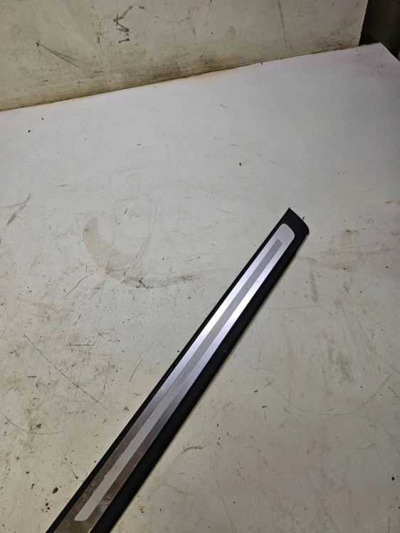 LISTWA PROGOWA PRAWY PRZÓD AUDI A6 C8 4K0853374
