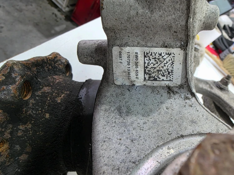 ZWROTNICA WAHACZE PIASTA LEWY TYŁ AUDI A4 B9 A5 8W 8W0505431T 8W0505459F