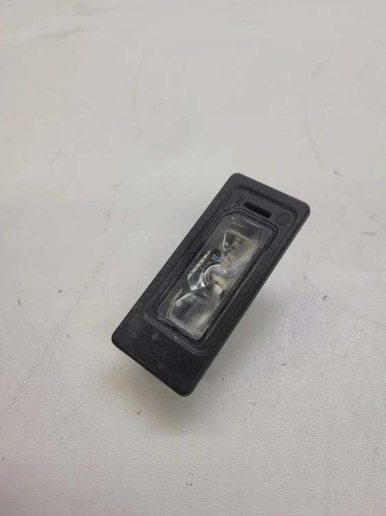 LAMPKA OŚWIETLENIA TABLICY AUDI A4 B9 A5 5NA943021