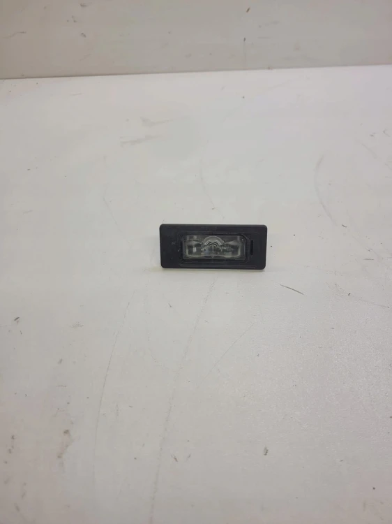 LAMPKA OŚWIETLENIA TABLICY AUDI A4 B9 A5 5NA943021