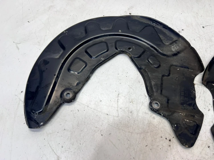 OSŁONA TARCZY HAMULCOWEJ LEWY PRAWY PRZOD AUDI A3 8V 5Q0400053 5Q0400054