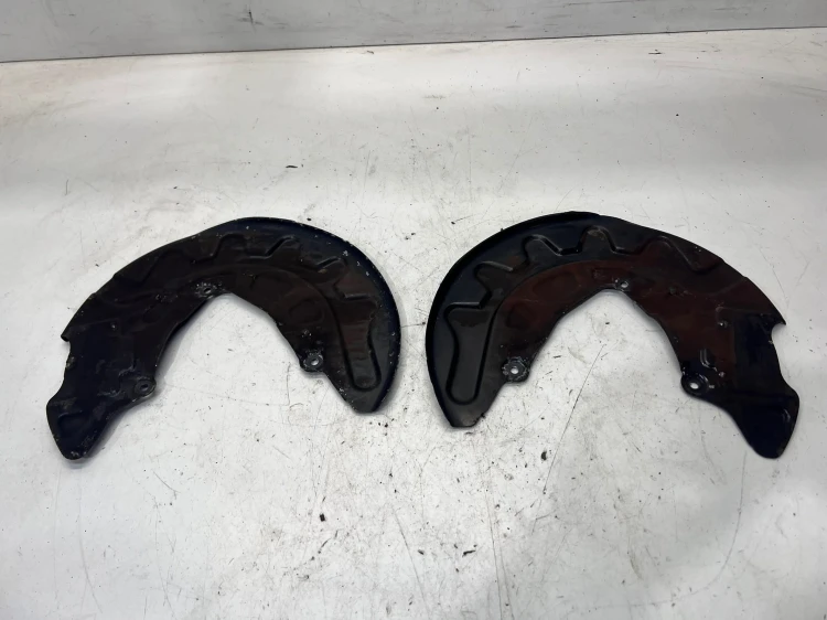 OSŁONA TARCZY HAMULCOWEJ LEWY PRAWY PRZOD AUDI A3 8V 5Q0400053 5Q0400054