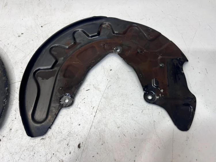 OSŁONA TARCZY HAMULCOWEJ LEWY PRAWY PRZOD AUDI A3 8V 5Q0400053 5Q0400054