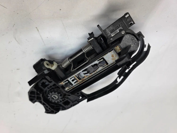 KLAMKA ZEWNĘTRZNA LEWY PRZÓD AUDI A6 C6 4F1837275 LZ7Q CHROM