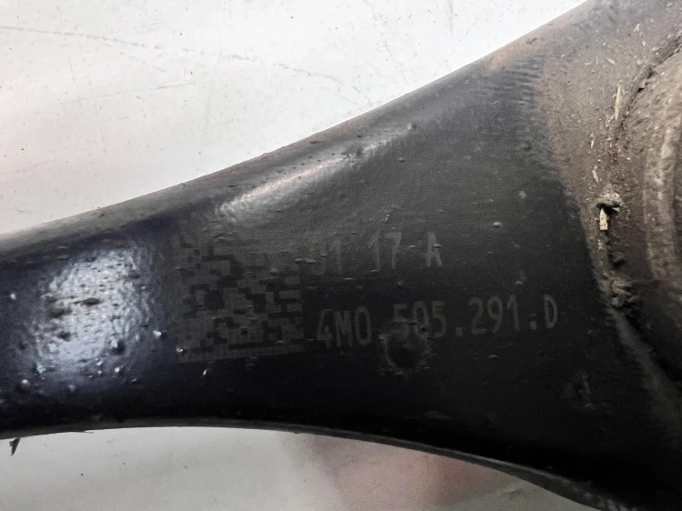 WAHACZ DRĄŻEK LEWY TYŁ AUDI A4 B9 4M0505291D