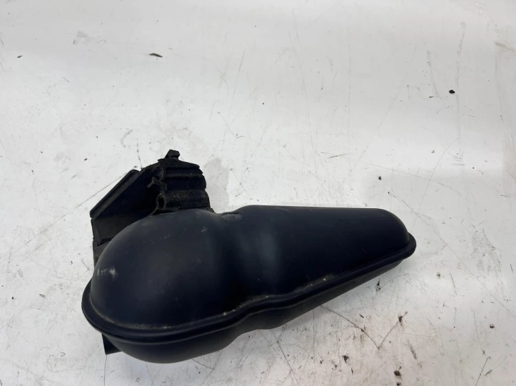 ZBIORNIK PODCIŚNIENIA AUDI A6 C7 4G0131541A 4G0131528