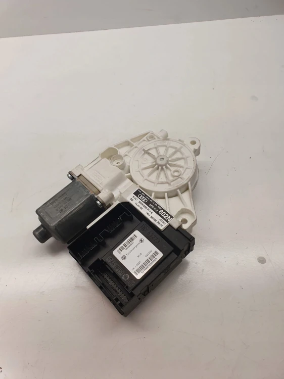 SILNICZEK SZYBY PRAWY AUDI A3 8P LIFT 8P0959802N
