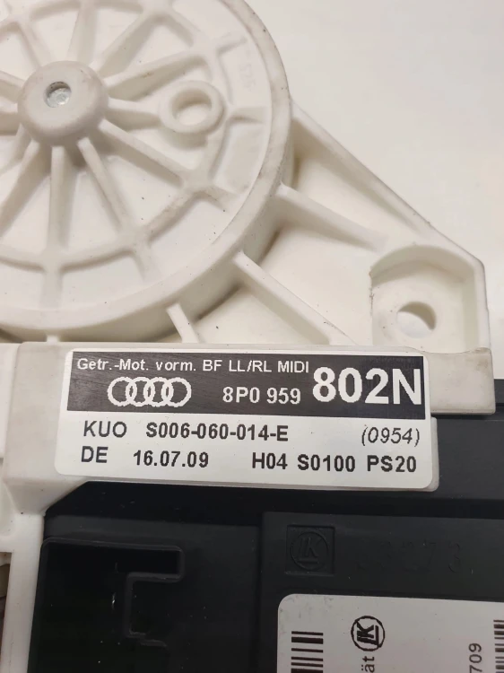 SILNICZEK SZYBY PRAWY AUDI A3 8P LIFT 8P0959802N