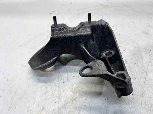 ŁAPA MOCOWANIE PODUSZKI SILNIKA LEWA AUDI A4 B6 B7 8E0199351M