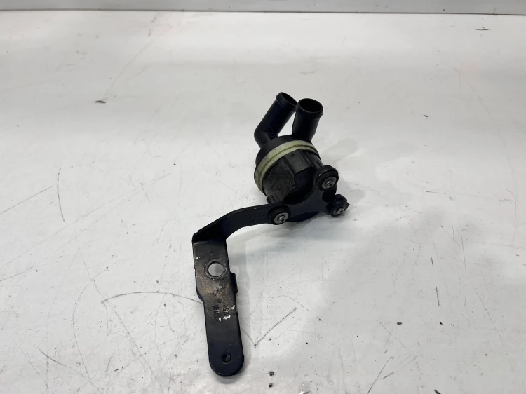 DODATKOWA POMPA WODY ZAWÓR WODY VOLKSWAGEN TIGUAN 5N0985561A