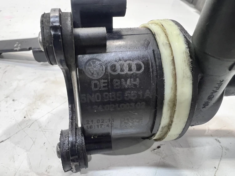 DODATKOWA POMPA WODY ZAWÓR WODY VOLKSWAGEN TIGUAN 5N0985561A