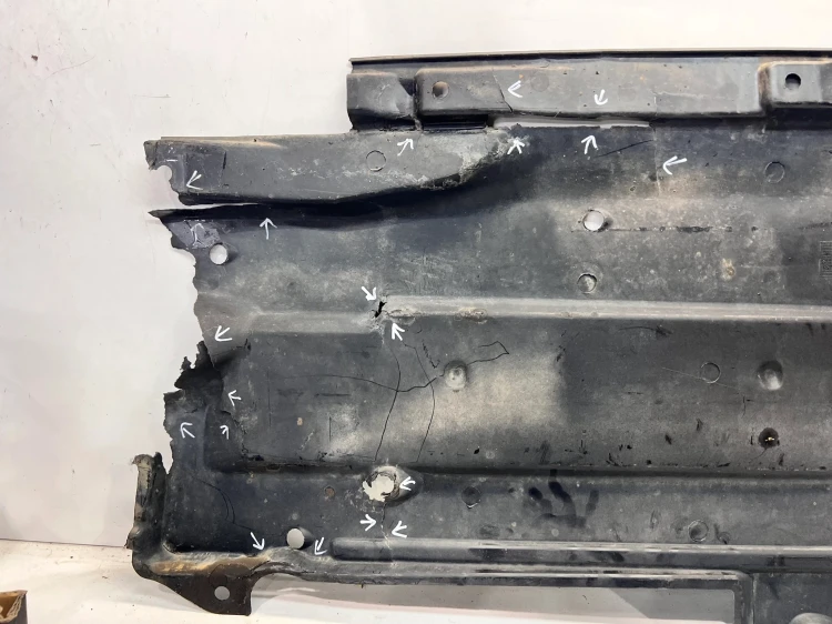OSŁONA PODWOZIA PRAWA DUŻA AUDI A6 C6 4F0825208F 1/25