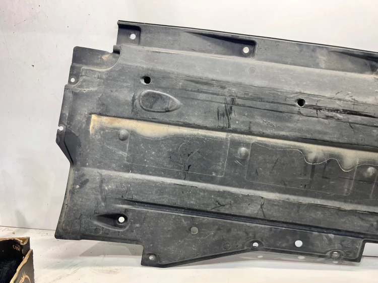 OSŁONA PODWOZIA PRAWA DUŻA AUDI A6 C6 4F0825208F 1/25