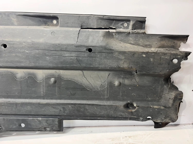 OSŁONA PODWOZIA PRAWA DUŻA AUDI A6 C6 4F0825208F 1/25