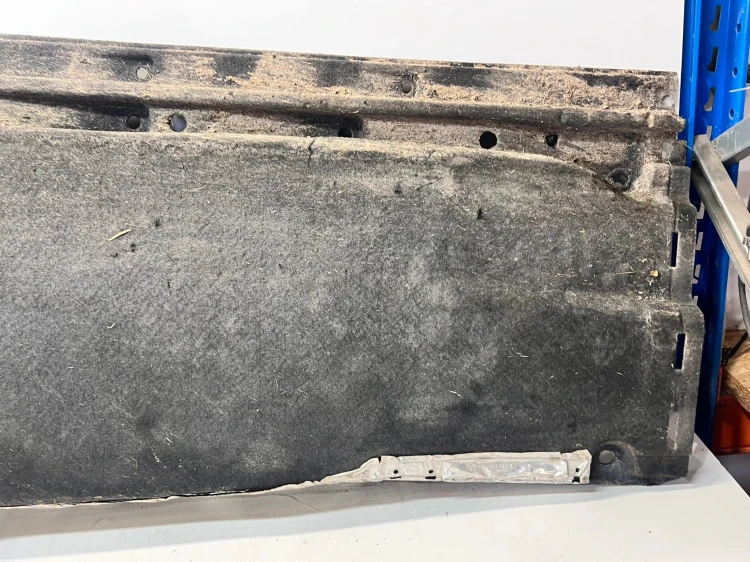 OSŁONA PODWOZIA PRAWA DUŻA AUDI Q5 FY 80A825208B 1/25