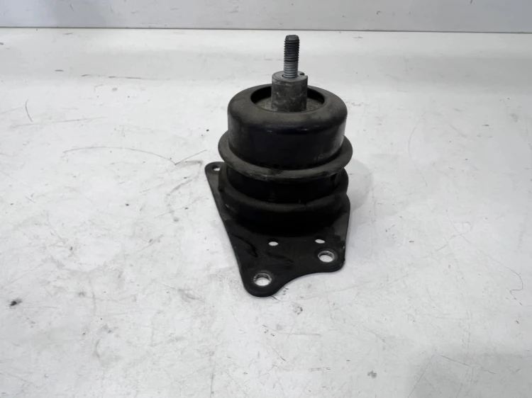 PODUSZKA ŁAPA SILNIKA PRAWA AUDI A1 VW SKODA SEAT 1.6 TDI 6R0199167AE