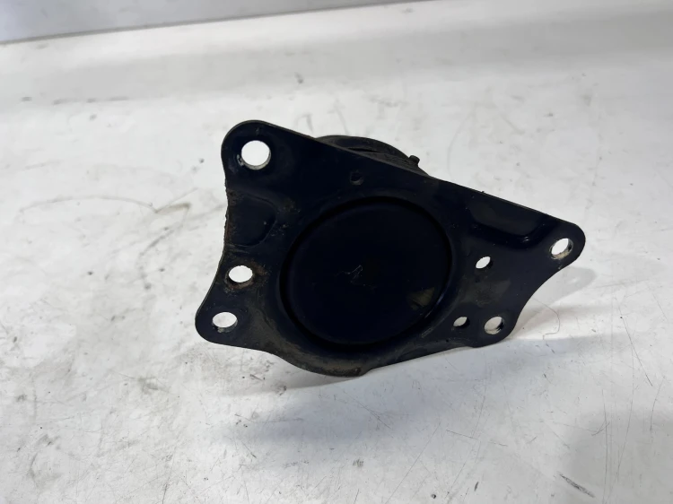 PODUSZKA ŁAPA SILNIKA PRAWA AUDI A1 VW SKODA SEAT 1.6 TDI 6R0199167AE