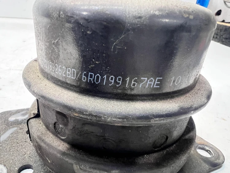 PODUSZKA ŁAPA SILNIKA PRAWA AUDI A1 VW SKODA SEAT 1.6 TDI 6R0199167AE