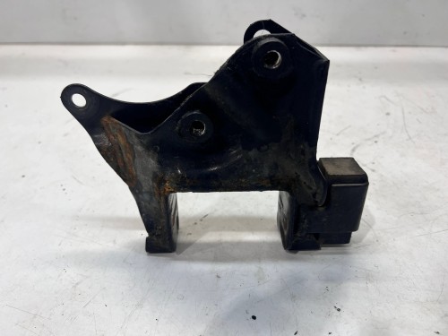 ŁAPA WSPORNIK SKRZYNI BIEGÓW AUDI A1 VW SKODA SEAT 1.6 TD 6R0199111A