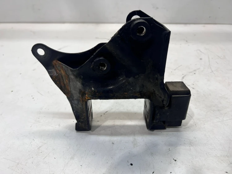 ŁAPA WSPORNIK SKRZYNI BIEGÓW AUDI A1 VW SKODA SEAT 1.6 TD 6R0199111A