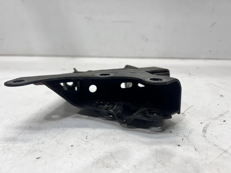 ŁAPA WSPORNIK SKRZYNI BIEGÓW AUDI A1 VW SKODA SEAT 1.6 TD 6R0199111A