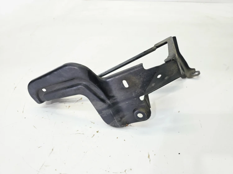 MOCOWANIE WIESZAK INTERCOOLERA PRAWY AUDI A6 C6 4F0145814S