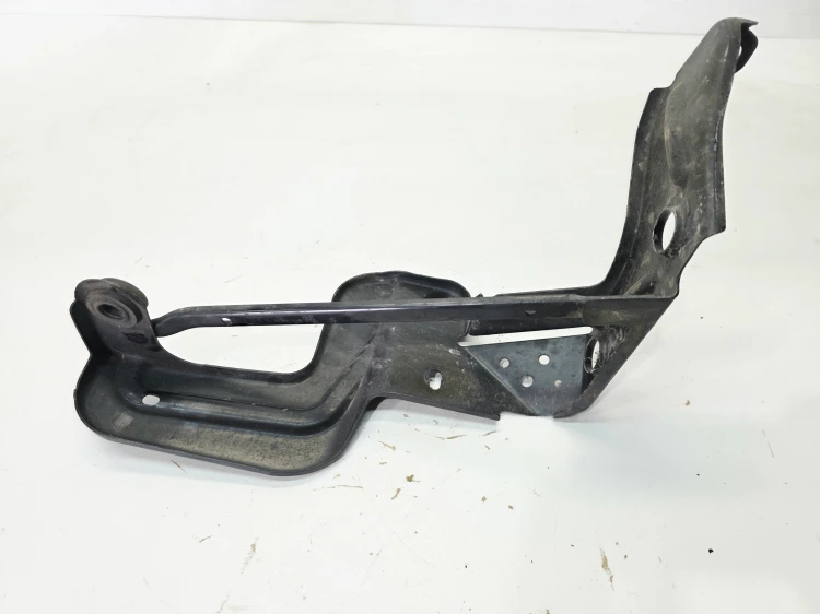 MOCOWANIE WIESZAK INTERCOOLERA PRAWY AUDI A6 C6 4F0145814S