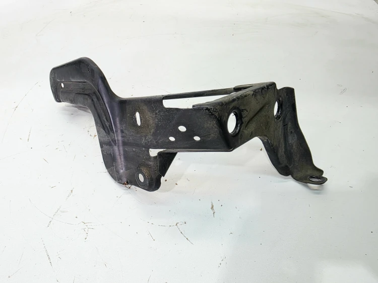 MOCOWANIE WIESZAK INTERCOOLERA PRAWY AUDI A6 C6 4F0145814S