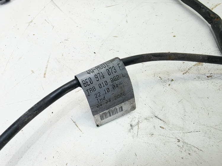 WIĄZKA PASA PRZEDNIEGO CZUJNIKA TEMPERATURY AUDI A4 B7 2.0 TDI 8E0971073F