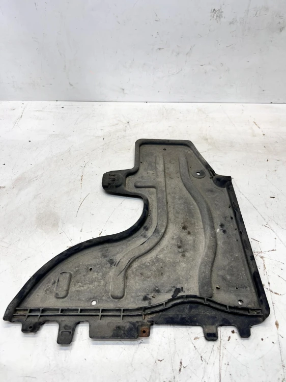 OSŁONA PŁYTA PODWOZIA LEWA AUDI A3 8V 5Q0825206F 129/26