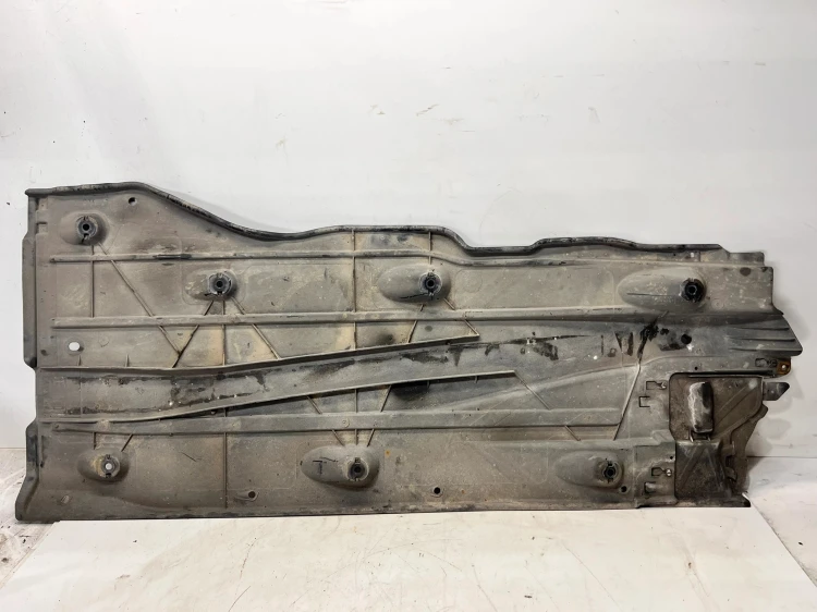 OSŁONA PŁYTA PODWOZIA PRAWA AUDI A3 8V 5Q0825202L 127/26