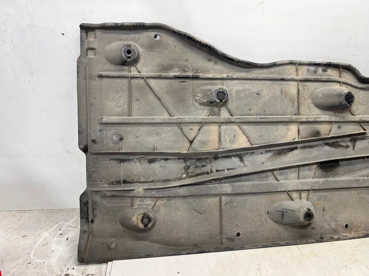 OSŁONA PŁYTA PODWOZIA PRAWA AUDI A3 8V 5Q0825202L 127/26