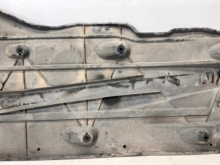 OSŁONA PŁYTA PODWOZIA PRAWA AUDI A3 8V 5Q0825202L 127/26