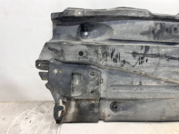 OSŁONA PŁYTA PODWOZIA PRAWA AUDI A3 8V 5Q0825202L 127/26