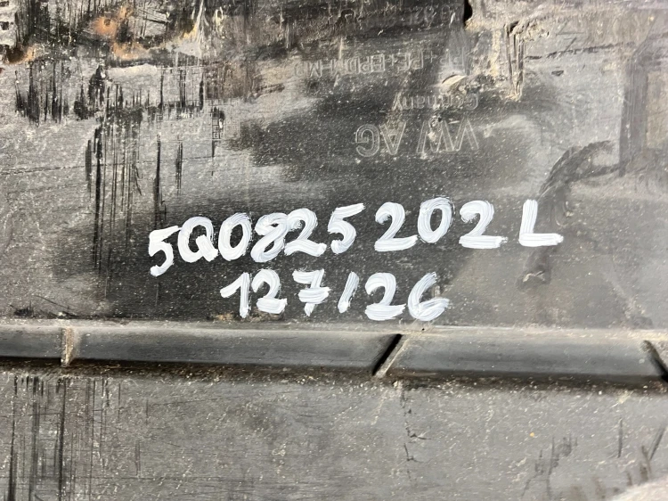 OSŁONA PŁYTA PODWOZIA PRAWA AUDI A3 8V 5Q0825202L 127/26