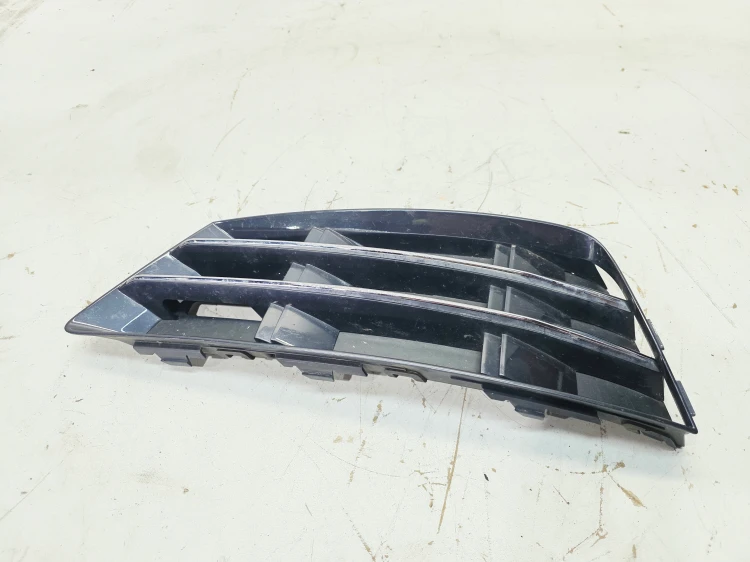 KRATKA ATRAPA ZDERZAKA LEWY PRZÓD AUDI A4 B9 8W0807681R