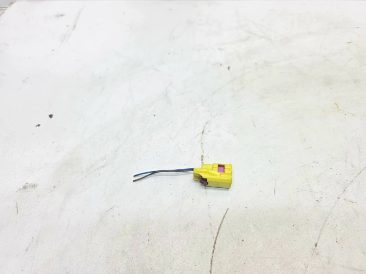 WTYCZKA KOSTKA CZUJNIKÓW UDERZENIOWYCH AUDI VW SEAT 6Q0972623B