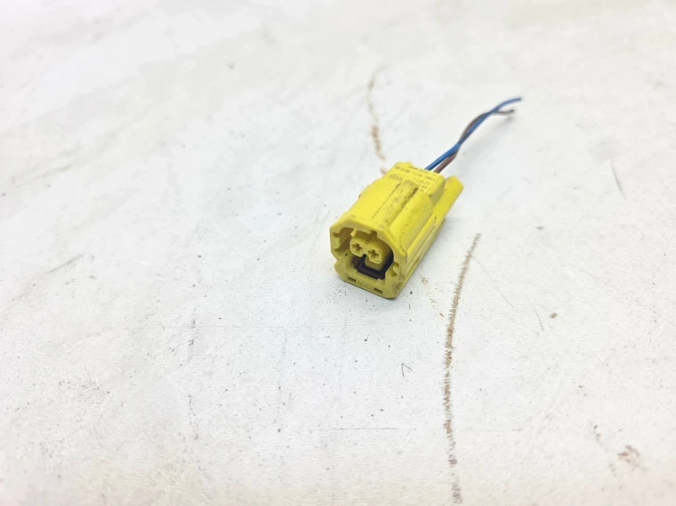 WTYCZKA KOSTKA CZUJNIKÓW UDERZENIOWYCH AUDI VW SEAT 6Q0972623B