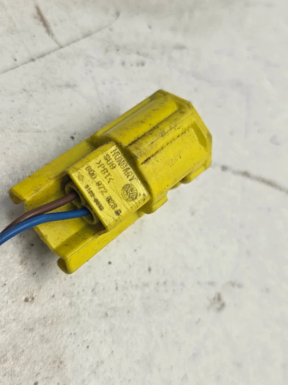 WTYCZKA KOSTKA CZUJNIKÓW UDERZENIOWYCH AUDI VW SEAT 6Q0972623B
